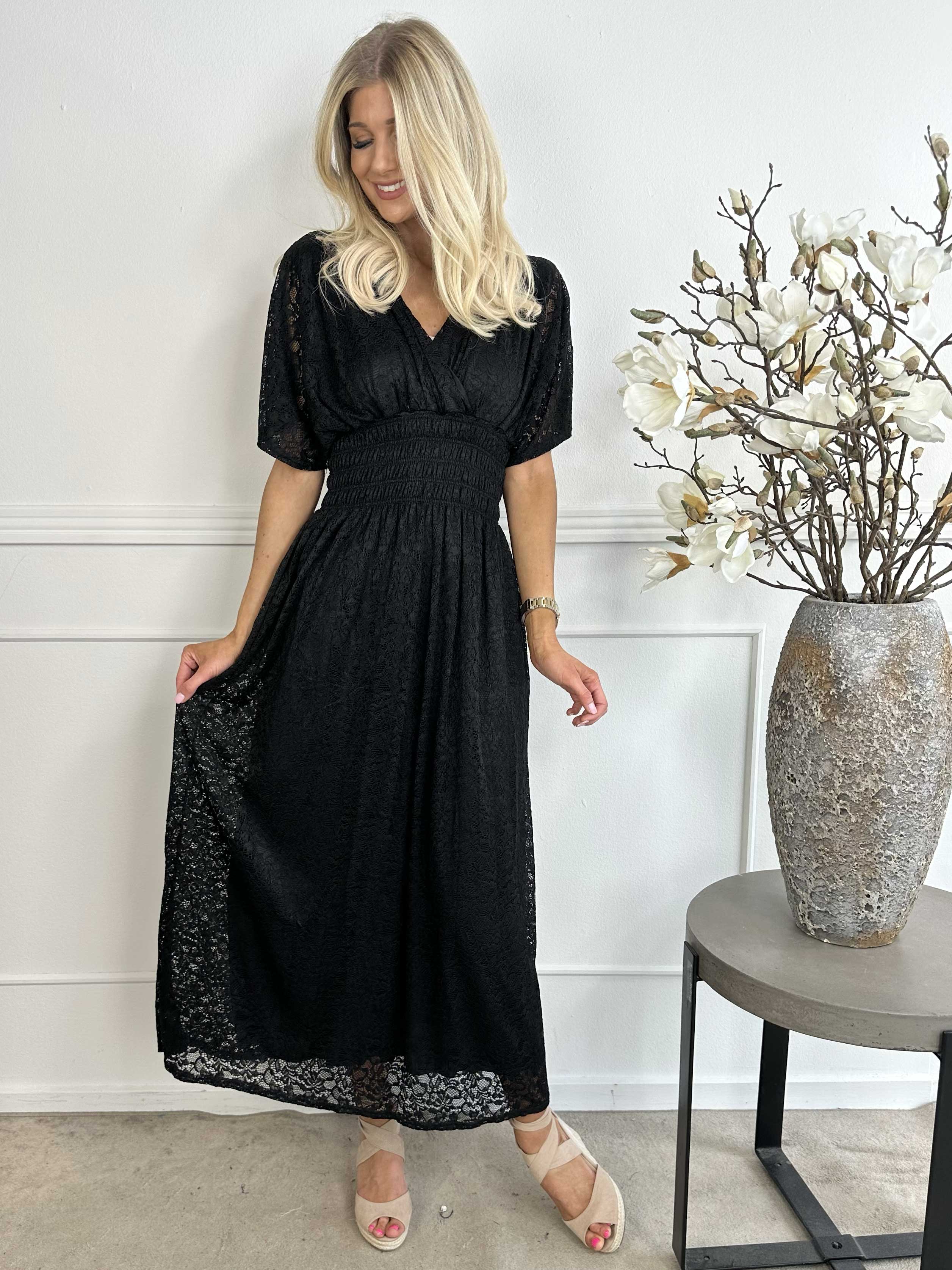 Pams Lace - Lang kjole i blonde med smock under brystet